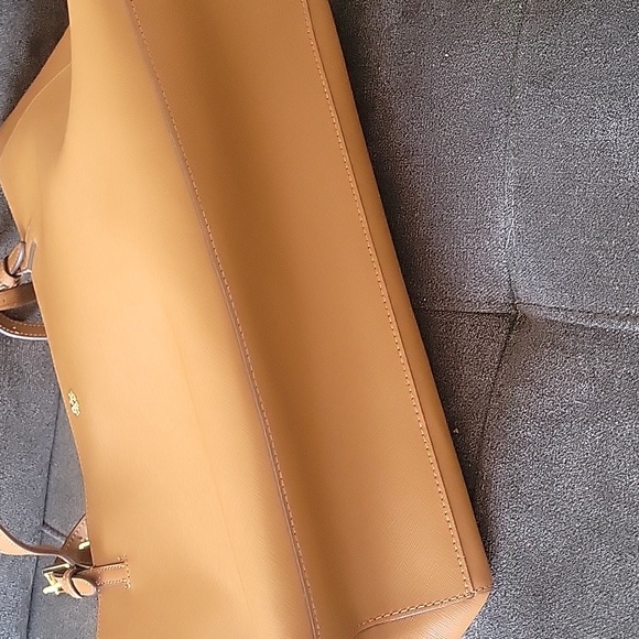 Tory Burch leather tote in tan - Picture 6 of 6